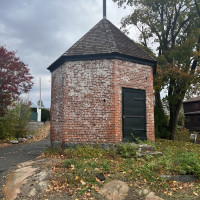 Photo of Beverly Powder House (1809) on Prospect Hill